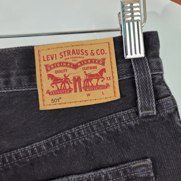 LEVI'S 501 Black Raw Hem Ribcage Button Fly Distressed Jeans Short Size 28 - Picture 7 of 12